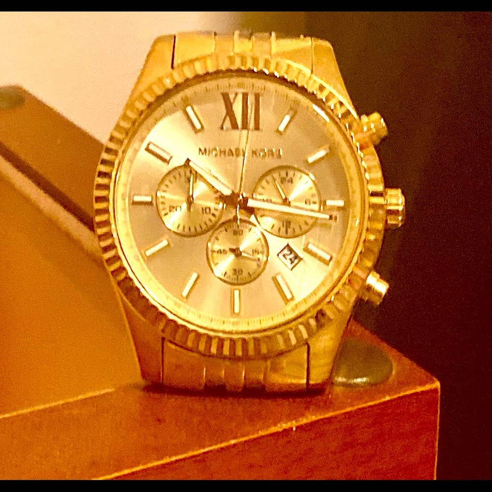 Gently worn Mens Michael Kors Lexington Gold-Tone Watch. Perfect VDay 🎁 ❤️